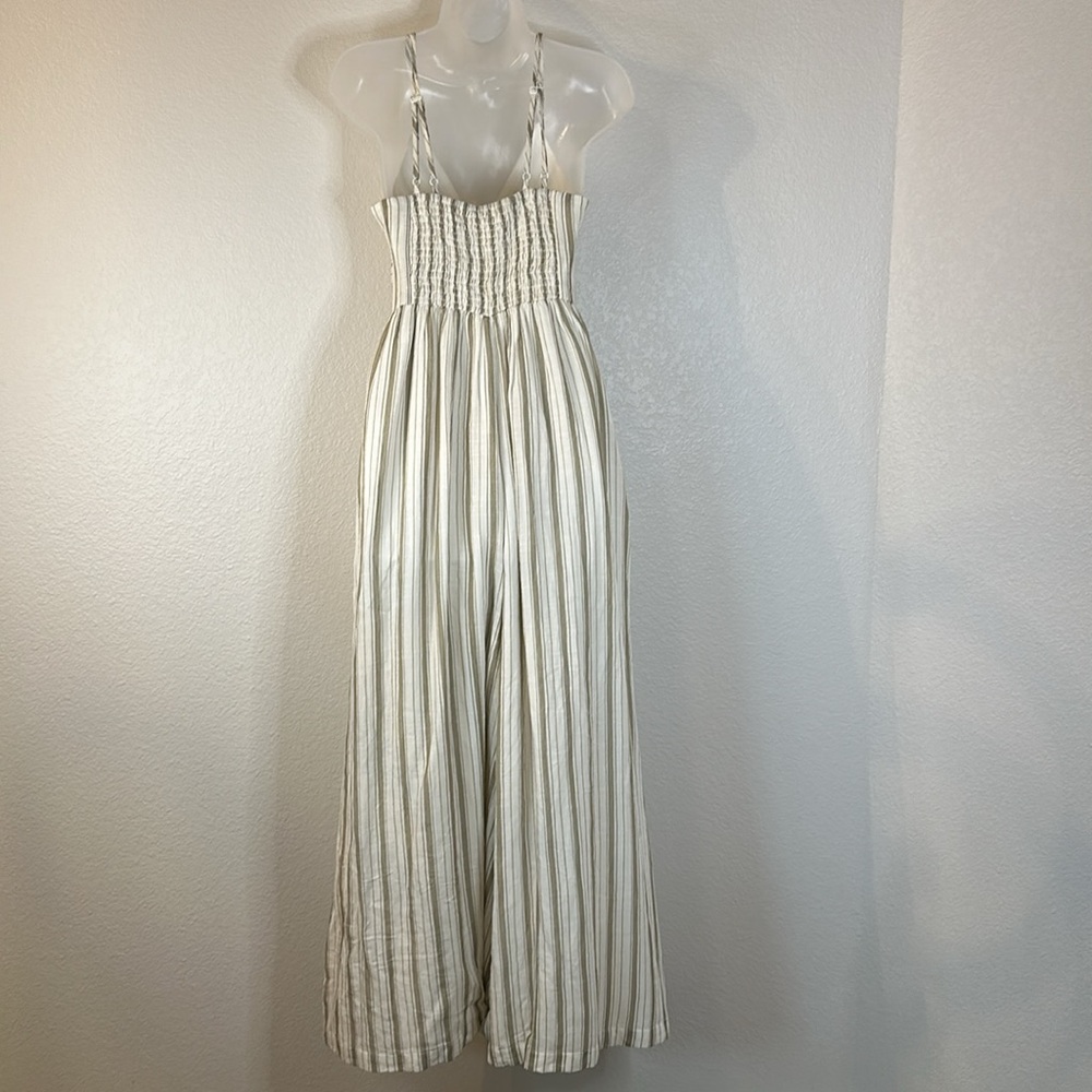 American Eagle Sage Green & Cream Plunge Wide-Leg Jumpsuit Size Medium NWOT - Picture 5 of 12